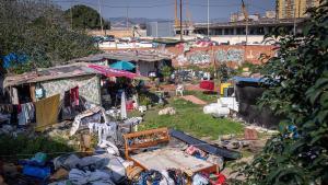 Barcelona prepara el desallotjament de l’últim assentament de la Sagrera: «Fa 15 anys que soc aquí, no sé què faré»