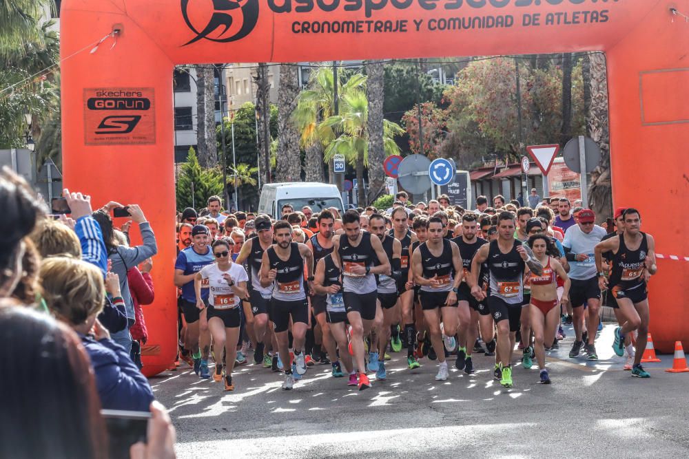 Más de 400 personas toman parte en la marcha solidaria de AFA Torrevieja y en las pruebas deportivas, en las que triunfan corredores locales