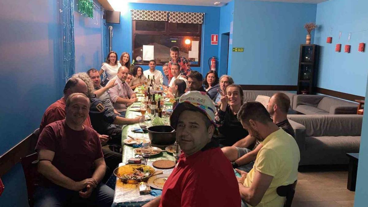 Asistentes a la cena del club FM Sport en el bar Pukará de Silleda, celebrada el pasado sábado. 