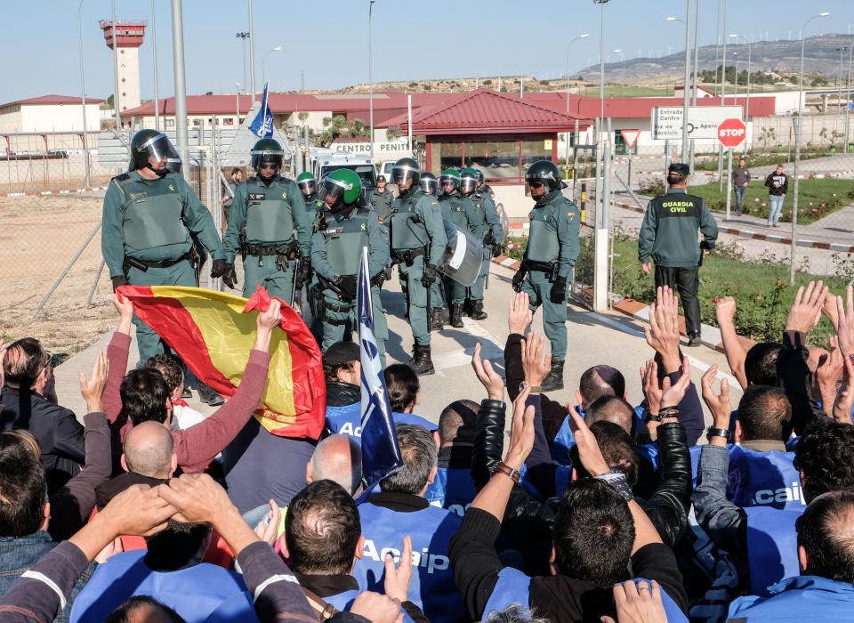 Tensión en la cárcel de Villena por la protesta de los funcionarios