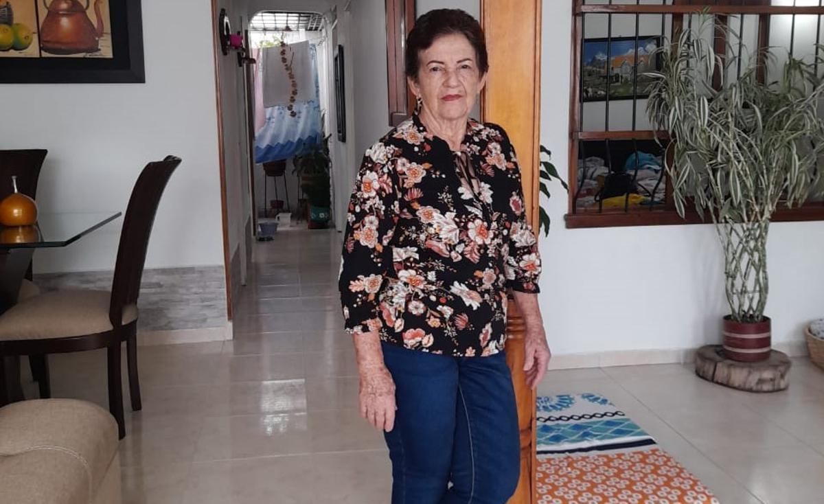 Elizabeth, con 73 años en su casa de Colombia
