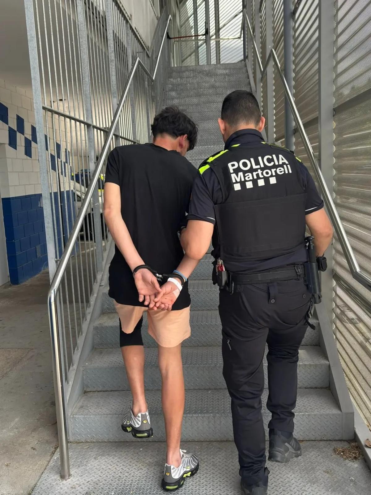 Detenció de dues persones per robatori amb força a l’interior d’un vehicle a Martorell