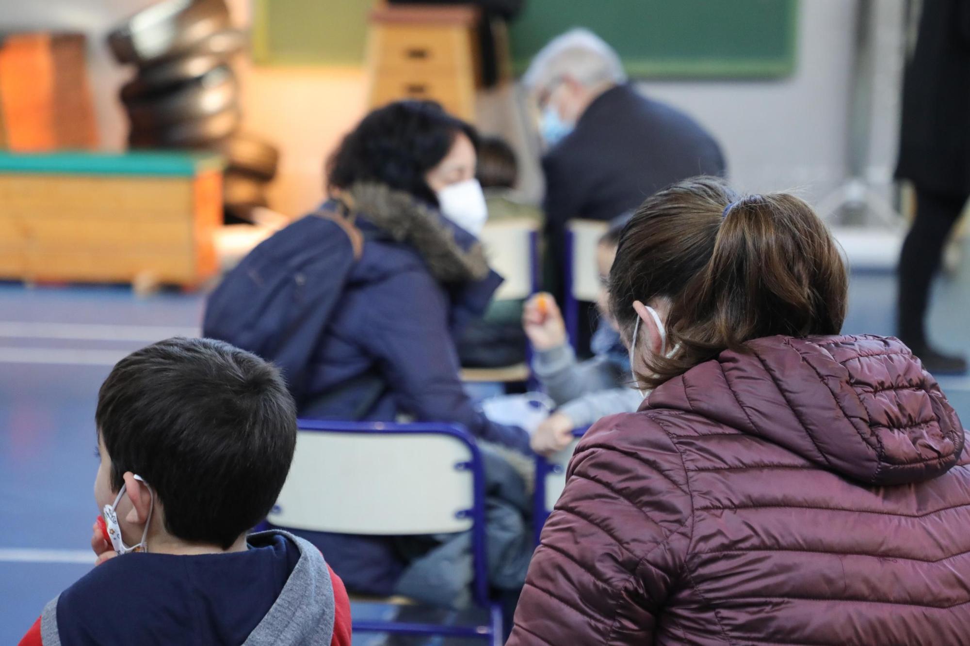 Sanidad vacuna desde hoy a los niños de 5 a 8 años en los colegios de la C. Valenciana