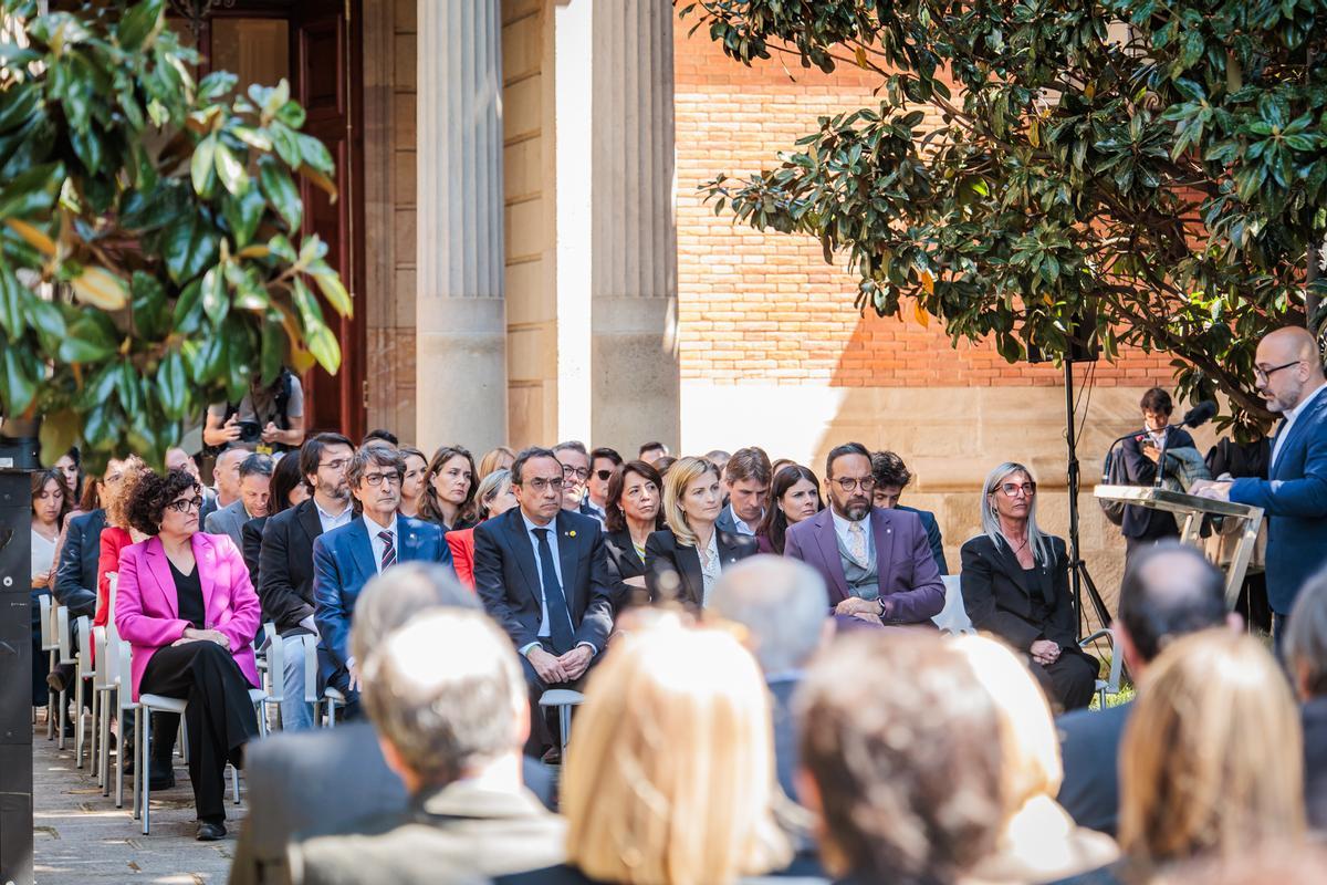 Miembros de la Mesa y diputados en el acto de memoria de las víctimas del franquismo.
