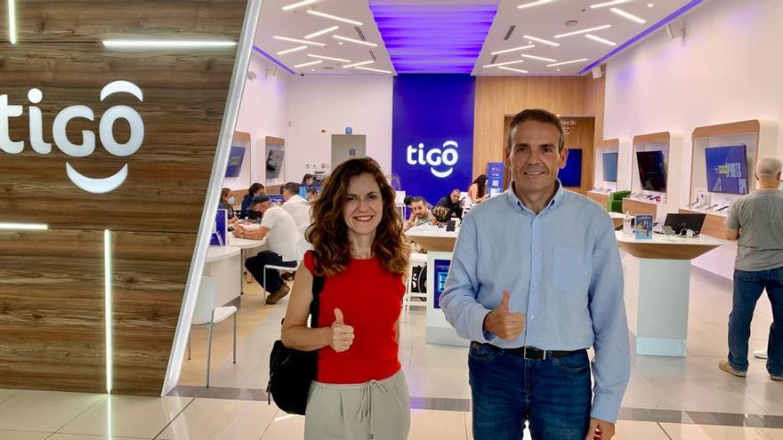 Gema y Francisco, de Internalia Group, con uno de sus partners en Centroamérica.