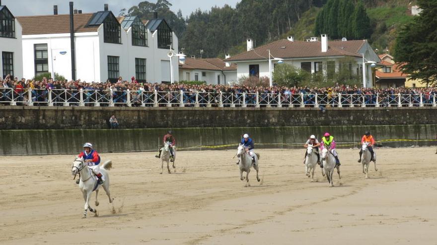 Las carreras de caballos llenan Ribadesella - La Nueva España