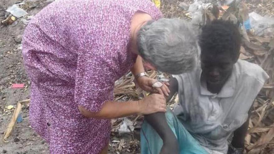 Golpes y hoyos por la causa de la asturiana sor Ángela Bada, “el Ángel de Kinshasa”