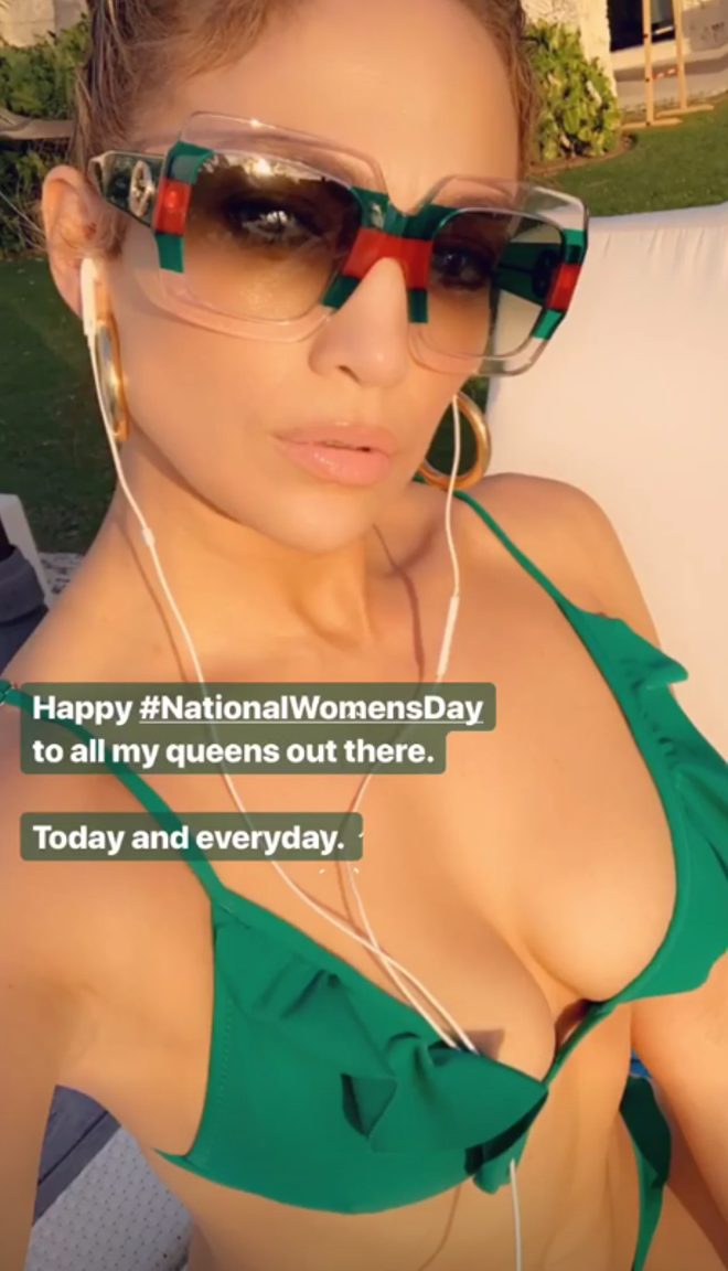 Jennifer Lopez disfrutando en bikini de un fin de semana de relax en la playa