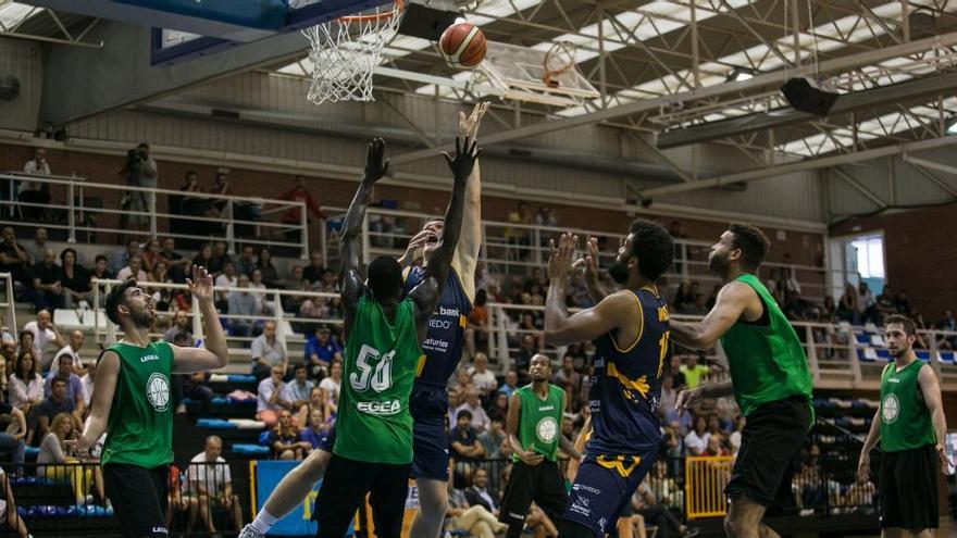 Una imagen de la última final de la Copa Principado entre el Liberbank Oviedo Baloncesto y el Círculo Gijón disputada en el polideportivo de Pumarín