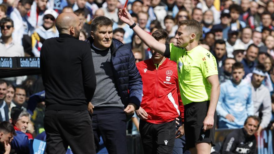 Hernández Hernández se va de rositas y esquiva la nevera a pesar de su polémica actuación en el Celta-Rayo