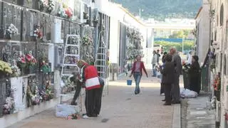 Los cementerios se engalanan para el día de Todos los Santos