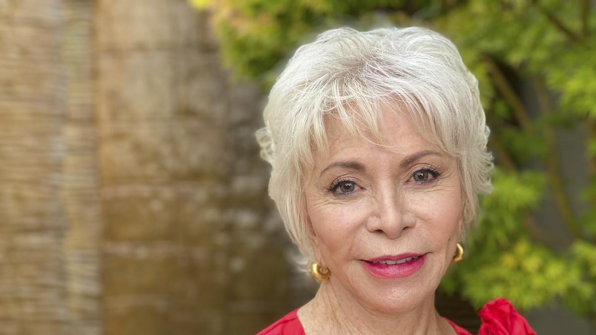 Isabel Allende: "Me honra que se prohíba 'La casa de los espíritus' en Estados Unidos; quiere decir que la consideran peligrosa"