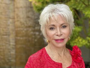 Isabel Allende: Me honra que se prohíba La casa de los espíritus en Estados Unidos; quiere decir que la consideran peligrosa