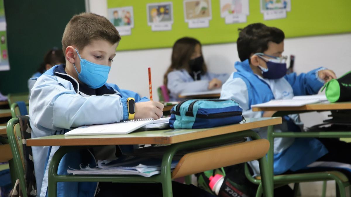 Alumnos cordobeses en su vuelta a clase tras las vacaciones navideñas.