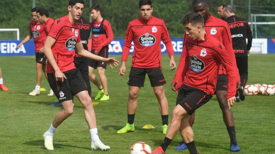 El Dépor trabaja tras caer en Riazor ante el Extremadura