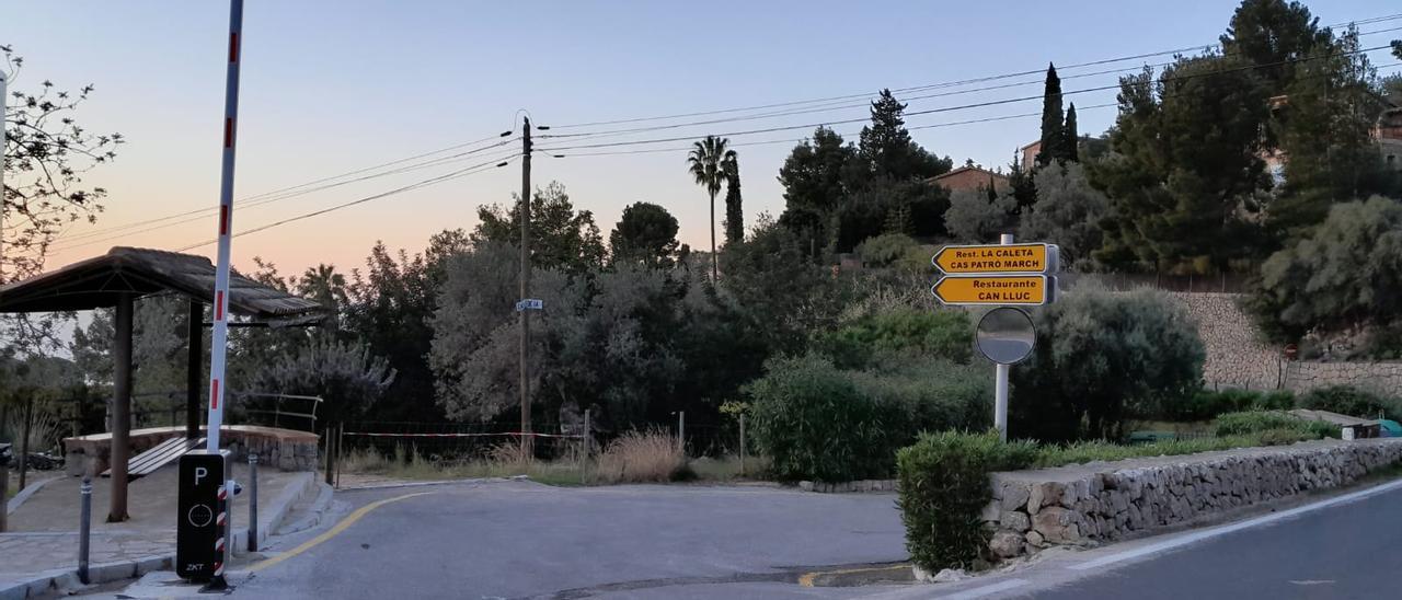 Eine Zugangsbeschränkung soll Staus vor der Cala Deià auf Mallorca verhindern.