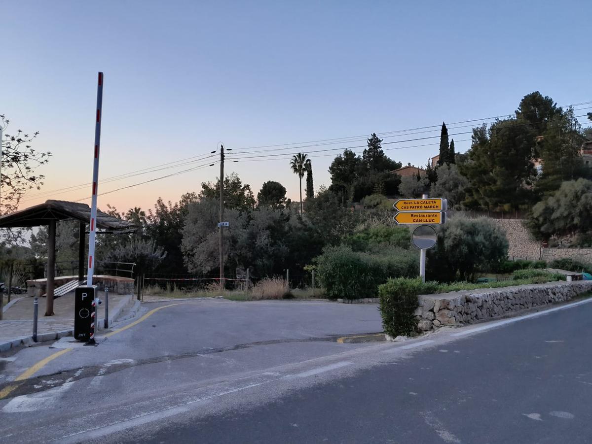 Eine Zugangsbeschränkung soll Staus vor der Cala Deià auf Mallorca verhindern.