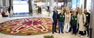 Las alfombras del Corpus de Ponteareas exhiben su lustre en el centro comercial de Vialia