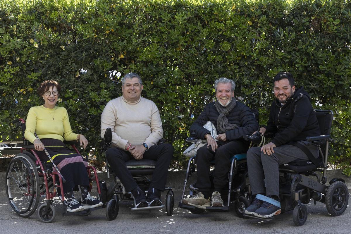 Concha, José, Antonio y José Luis, cuatro pacientes con ELA, posan en Levante-EMV