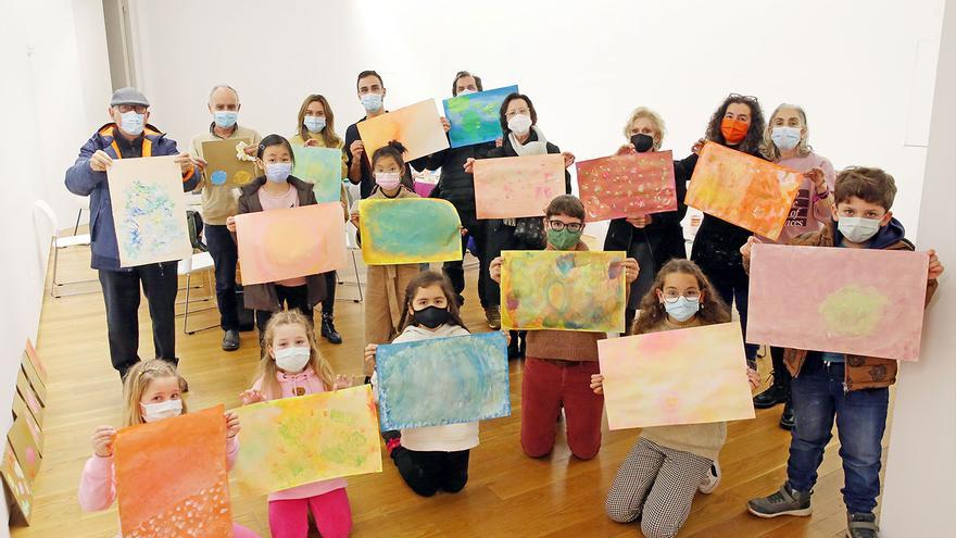 Pintando con niños para combatir la demencia
