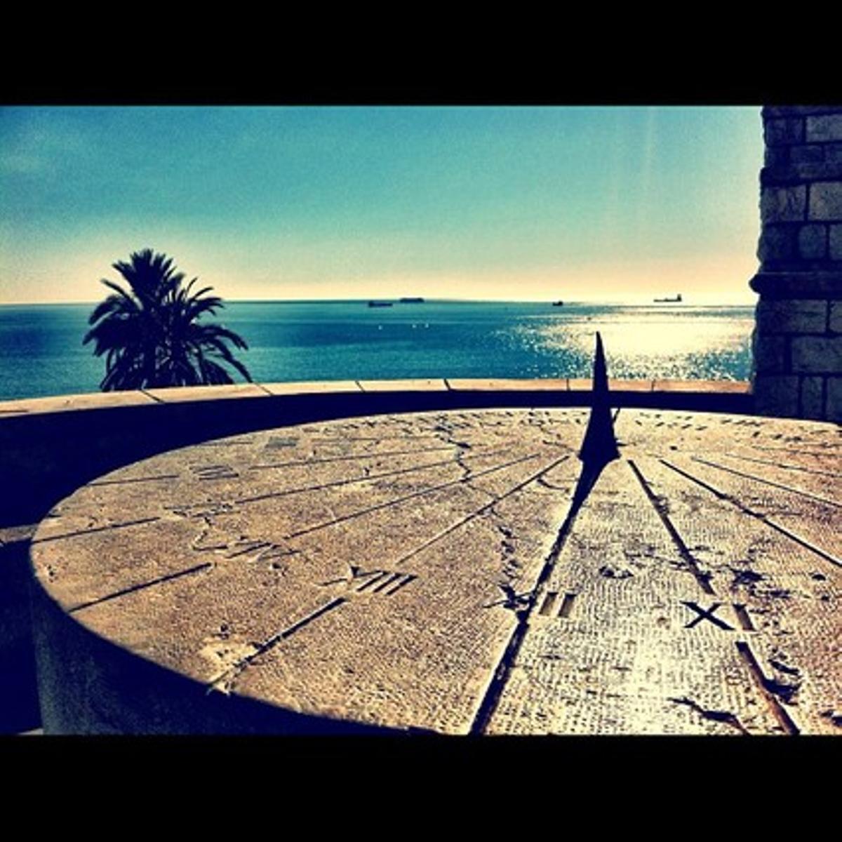 Rellotge solar en un amfiteatre romà.