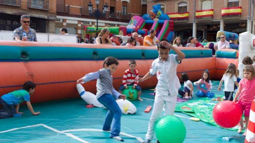 La Plaza Mayor, el mejor y más animado parque infantil - La Opinión de  Zamora