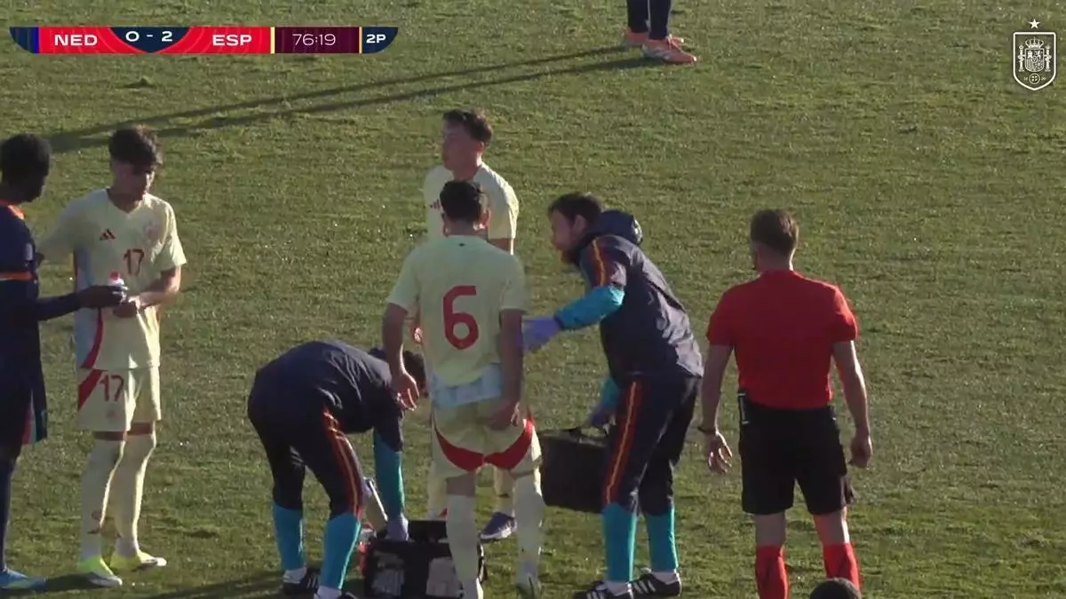 Xavi Espart dio el susto con España Sub-19