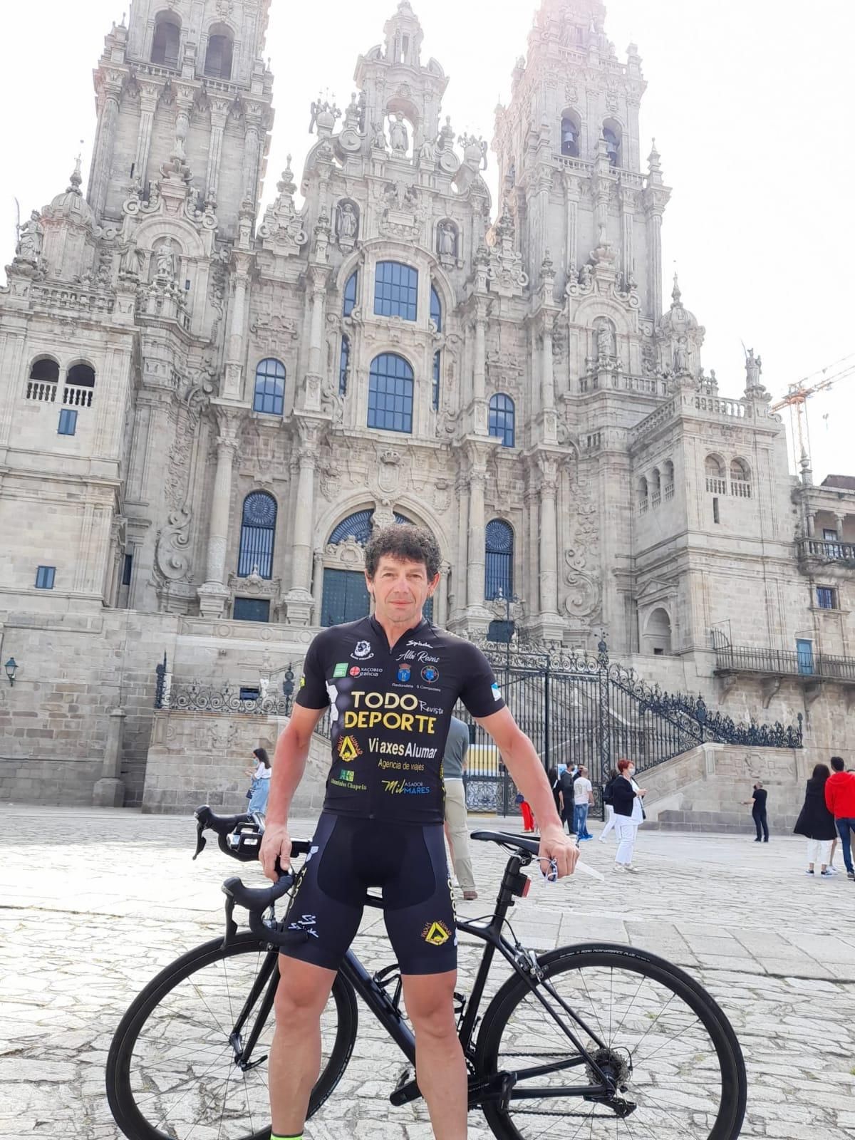 Albi Rozas a su llegada a la plaza del Obradoiro, el sábado pasado.