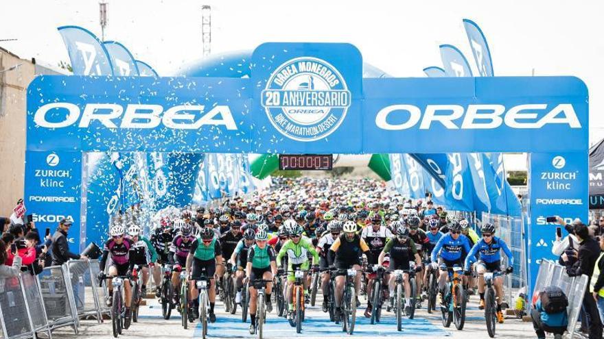 Imagen de la multitudinaria salida de la Orbea Monegros en Sariñena.