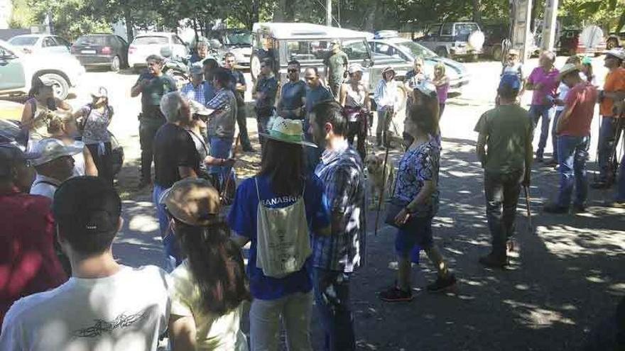 Guardia Civil y voluntarios preparan la búsqueda de la nonagenaria.