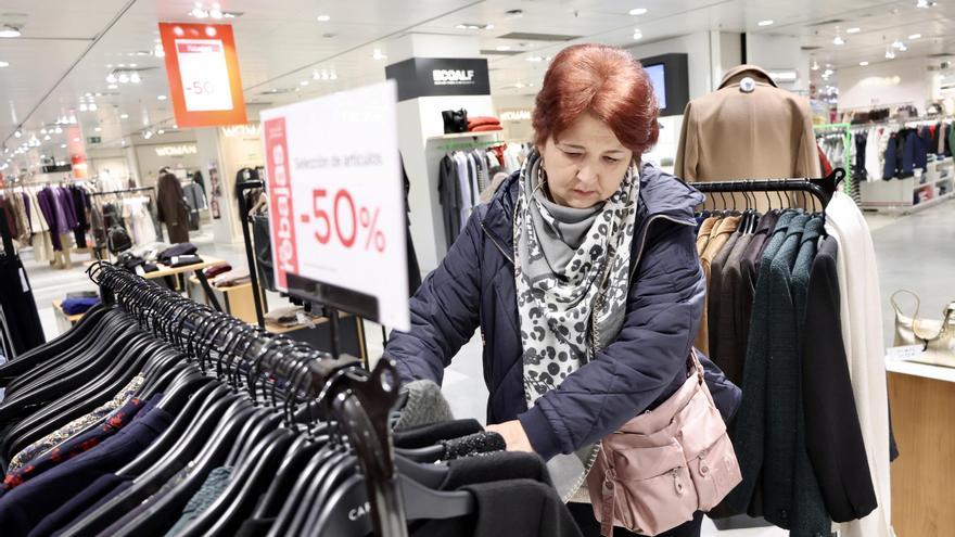 Pistoletazo de salida a las rebajas de invierno en El Corte Inglés de Murcia