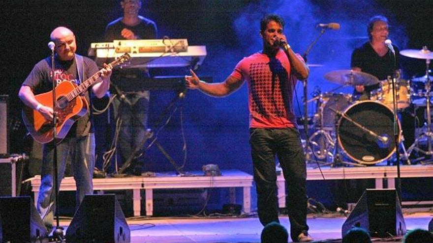Miguel Ángel Silva, durante un concierto junto a Ressonadors.