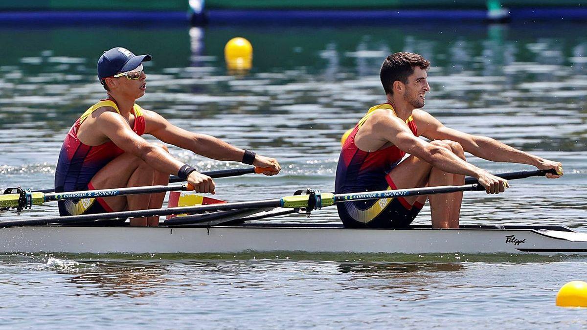 Horta i Balastegi, en acció, durant una regata de doble scull lleuger