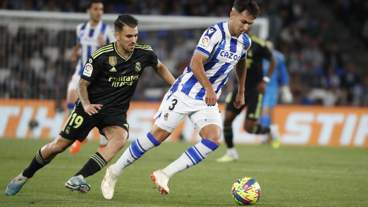 Zubimendi se escapa de Ceballos en un duelo de la Real Sociedad contra el Madrid.