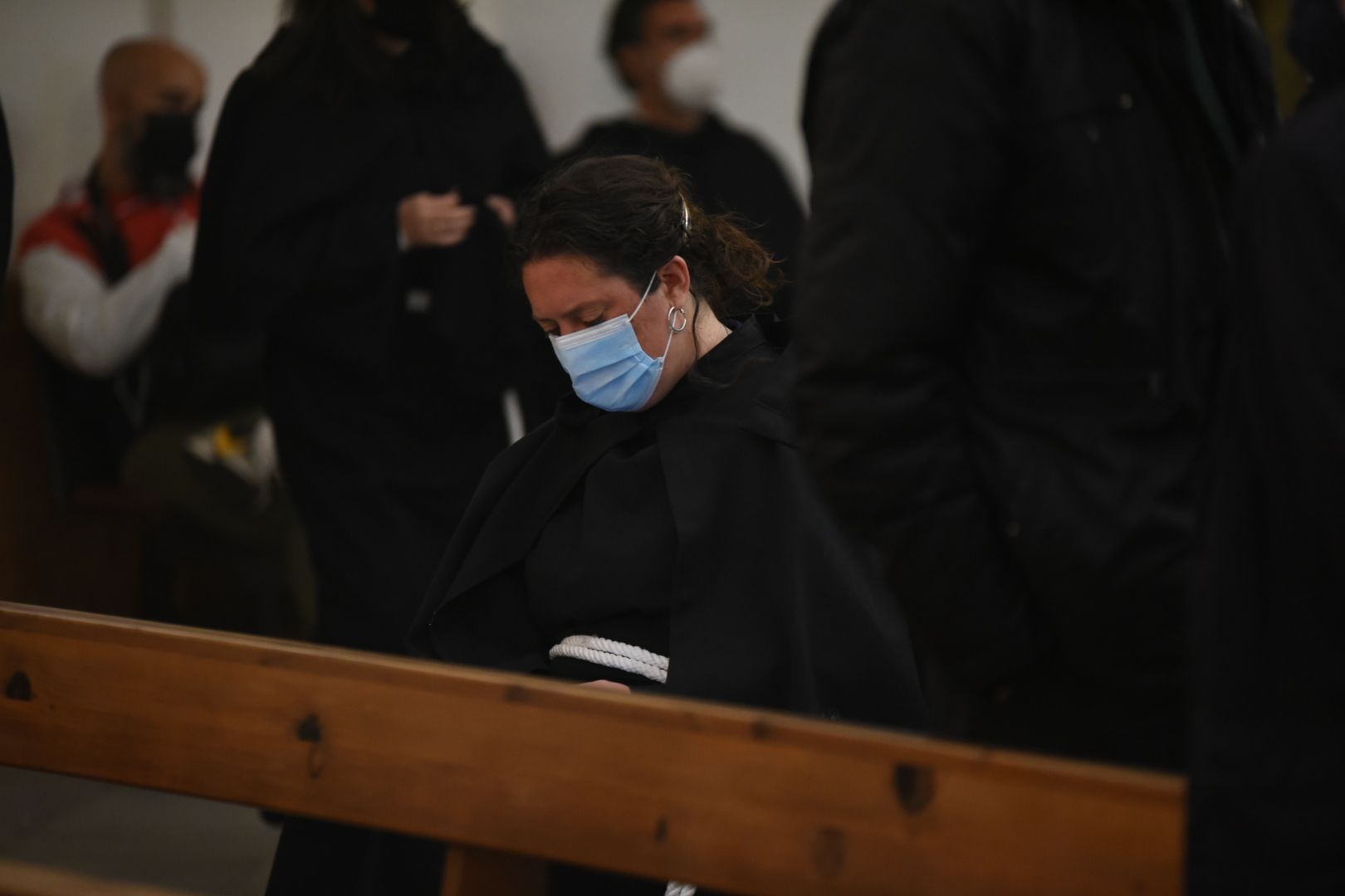 La cofradía Universitaria también cede ante el mal tiempo en Córdoba