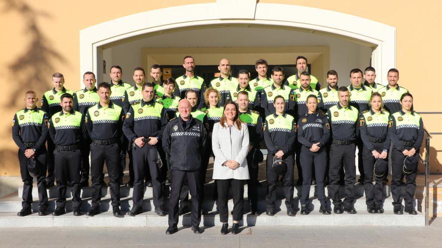 El Ayuntamiento presenta los nuevos 30 policías