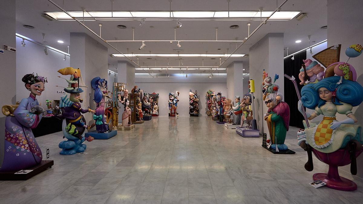 Todos los "ninots" de la exposición de las Fallas de Gandia