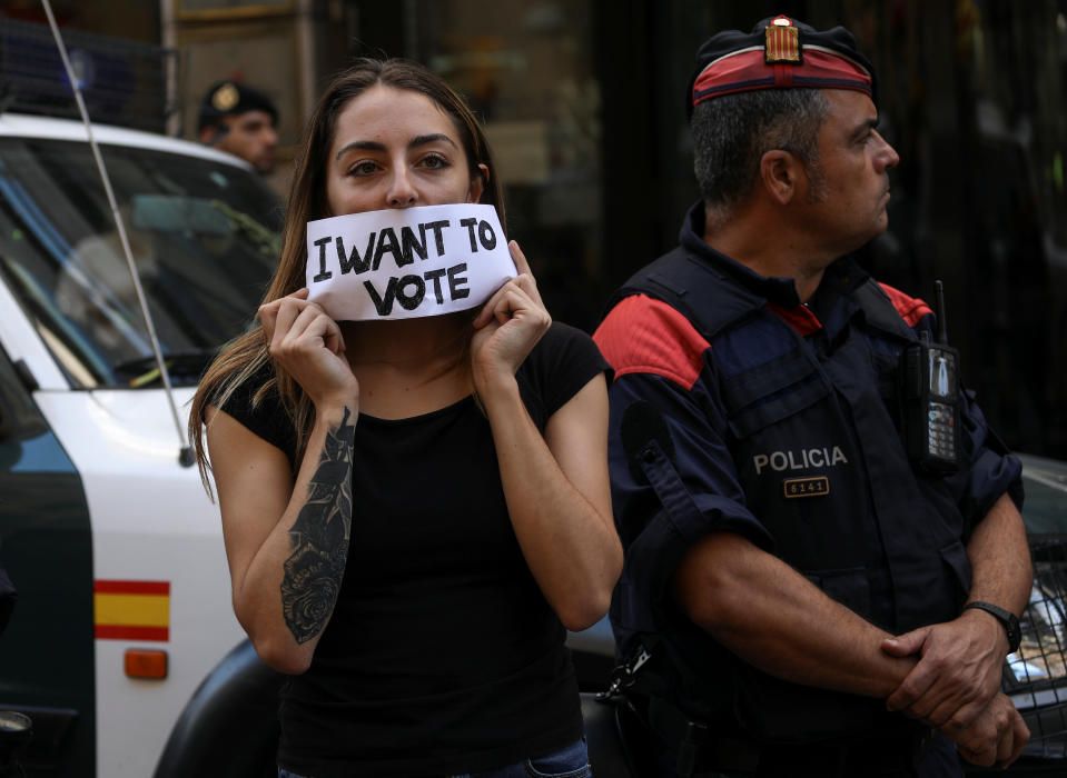 Imatges dels manifestants que han sortit als carrers de Barcelona, ja de tarda.