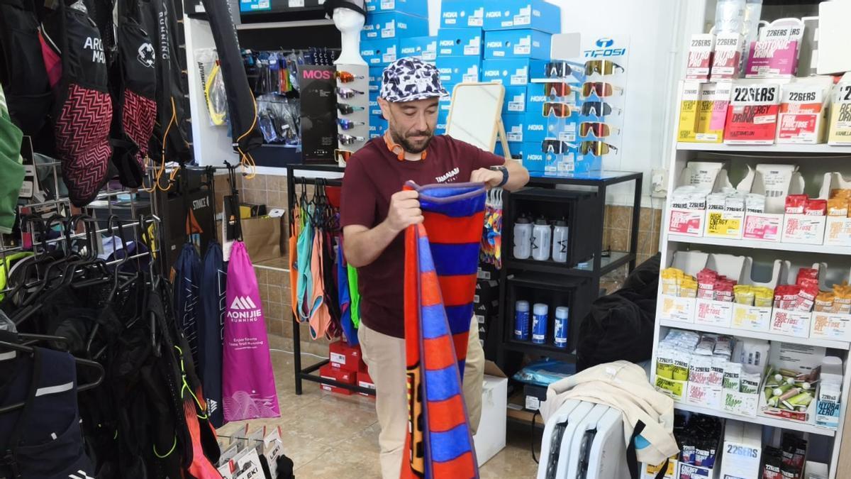 Un empresario se queda a dormir en su tienda de Agaete por miedo a los robos.