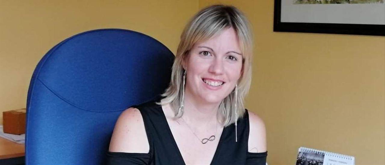 Marta Alonso, en su despacho del Ayuntamiento de Ponga. | R. E. S. R.