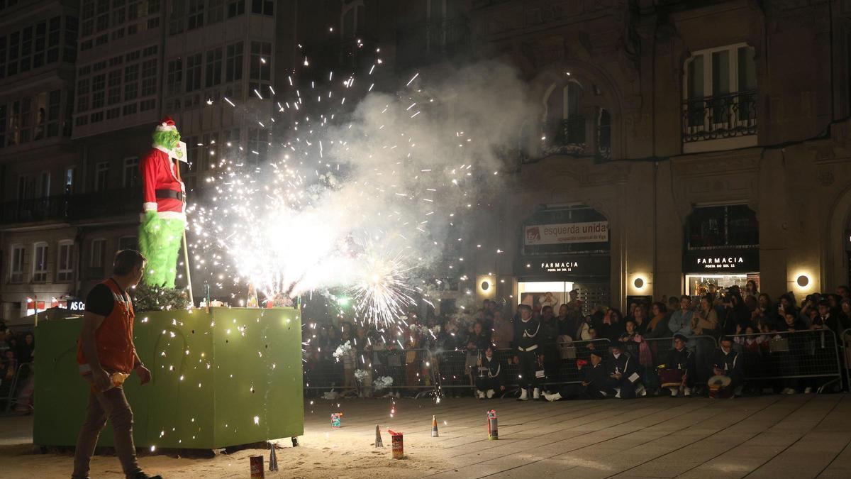 Tradicional quema del Meco de Vigo celebrado en Porta do Sol.