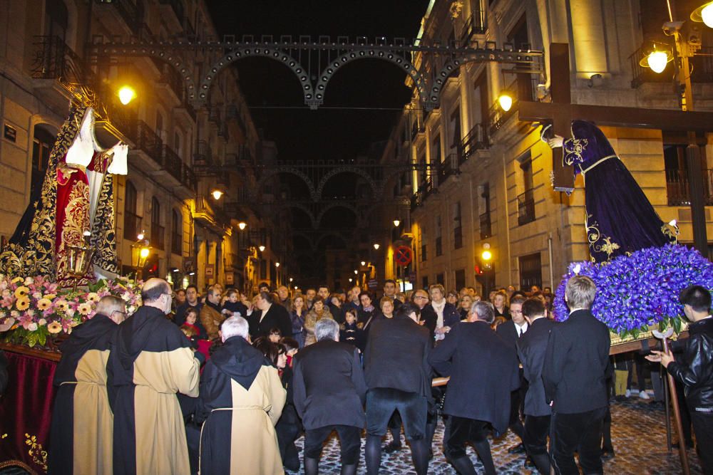 El último abrazo en Alcoy