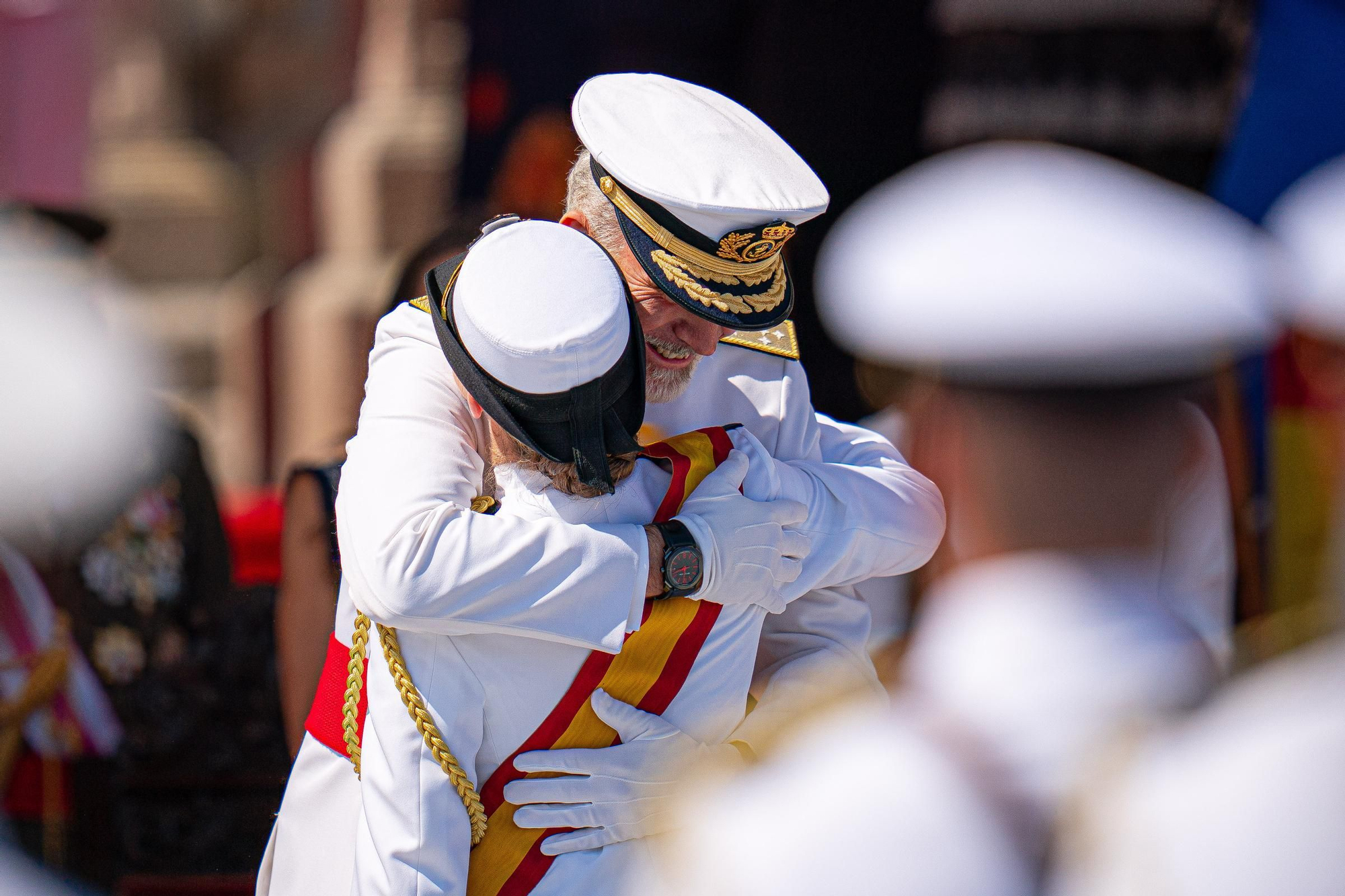 Leonor recibe de manos de Felipe VI la Gran Cruz del Mérito Naval en Marín