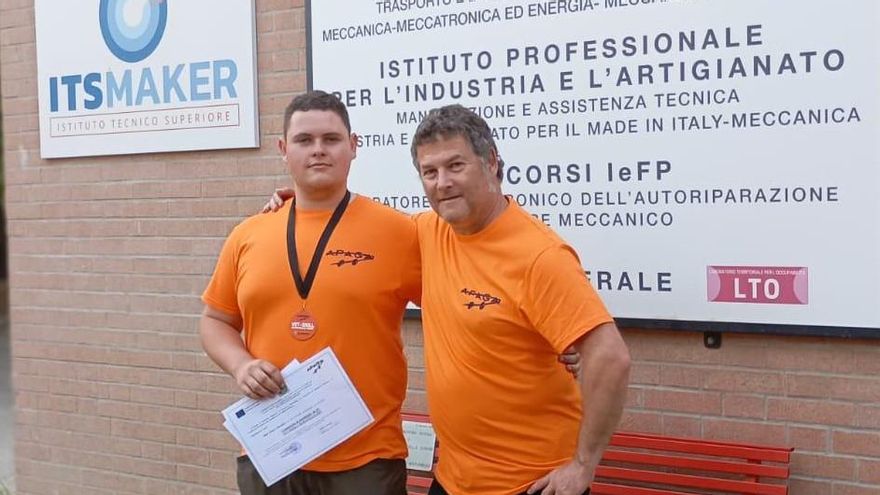 Raúl Álvarez y Luis Fernández, en Maranello (Italia)