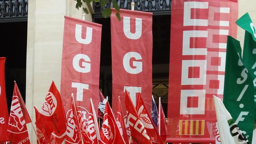 Trabajadores murcianos de Correos, en Valencia.