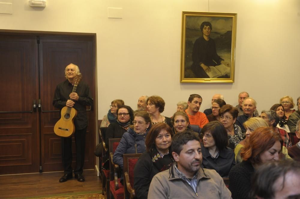 Amancio Prada canta a Rosalía