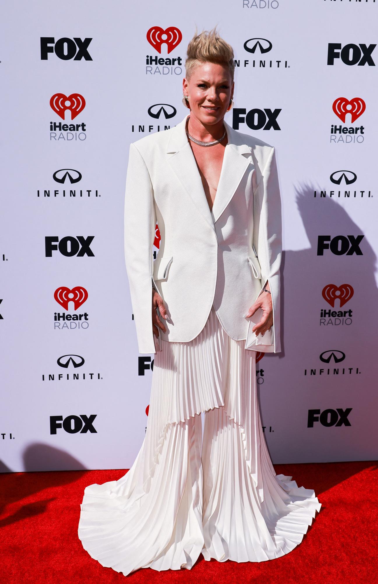 Las mejores imágenes de la alfombra de los iHeartRadio Music Awards 2023