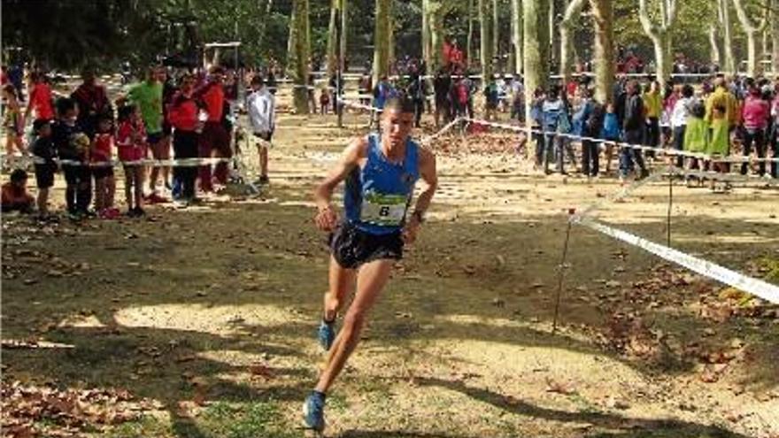 Adel Mechaal va ser el més ràpid pels camins del parc de Sant Salvador.