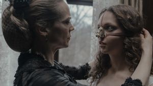 Ane Dahl Torp (Rebekka) y Lea Myren (Elvira) en una imagen de La hermanastra fea