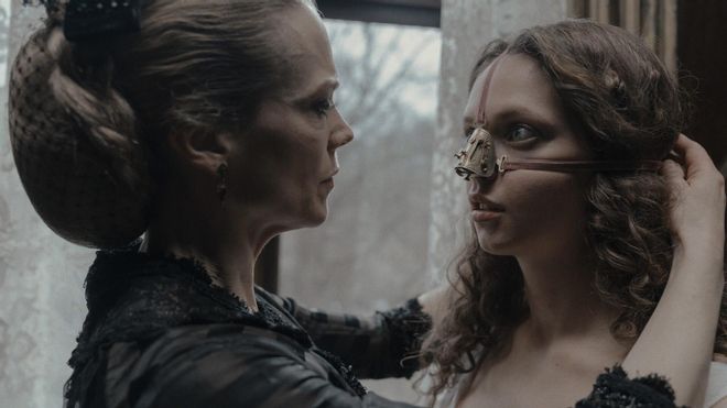 Ane Dahl Torp (Rebekka) y Lea Myren (Elvira) en una imagen de La hermanastra fea